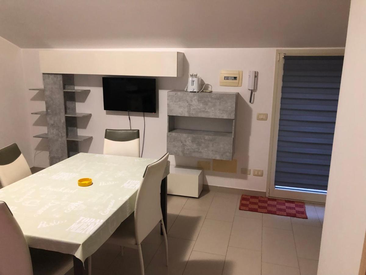 Apartamento Mansarda Mentana Due Vittoria Exterior foto